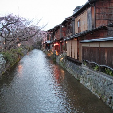 Gion (Kyoto), Shirakawa Waterway 3
