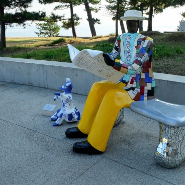 Naoshima Art Island, Sculpture Le banc by Niki de Saint Phalle