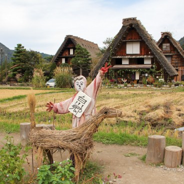 Shirakawa-go, Thatched roof housed and scarecrow