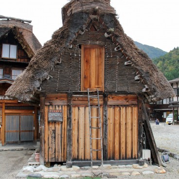 Shirakawa-go, A thatched roof house 5