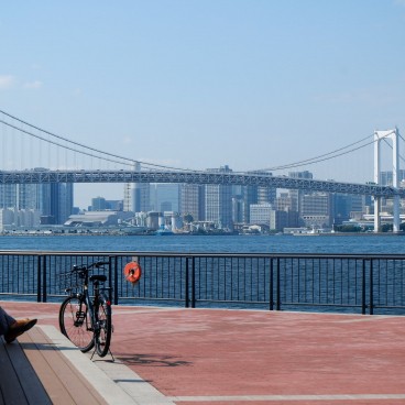  Koto-ku (Tokyo), Toyosu-Gururi Park and view on Rainbow Bridge