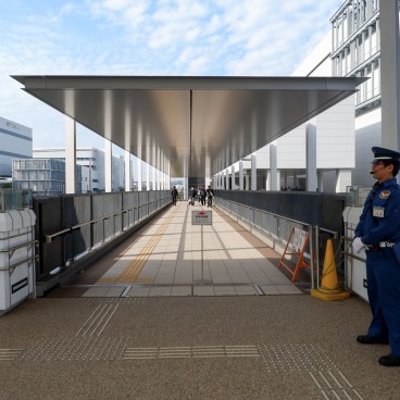 Walkways to Toyosu Market from Shijo-Mae Station