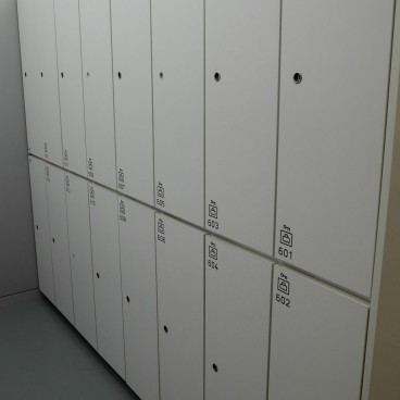 Capsule Hotel, Luggage lockers