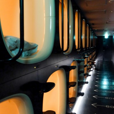 Capsule Hotel, A capsule room