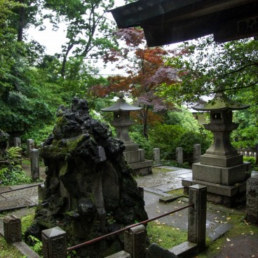 Nezu-jinja (Tokyo), Sacred stone
