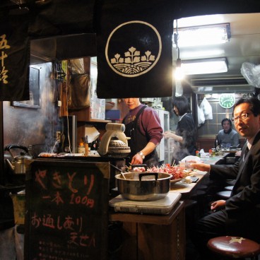 Omoide Yokocho (Tokyo), Counter at the yakitori eatery