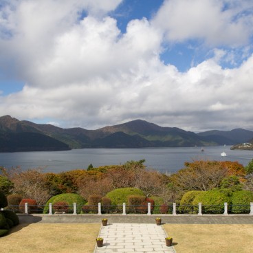View on Lake ashi (Hakone) in autumn 2