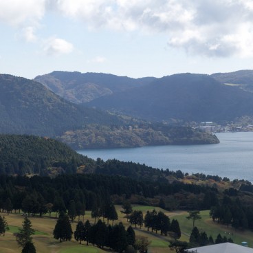 View on Lake ashi (Hakone) in autumn 3