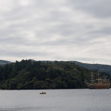 Lake ashi (Hakone), Pirate ship