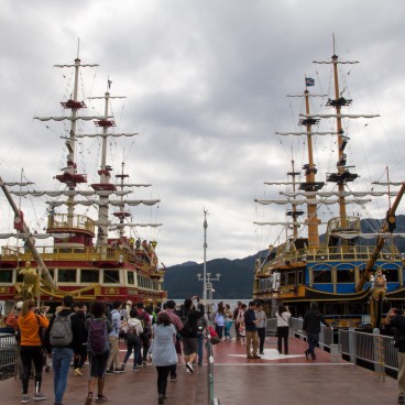 Lake ashi (Hakone), Pirate ship 3