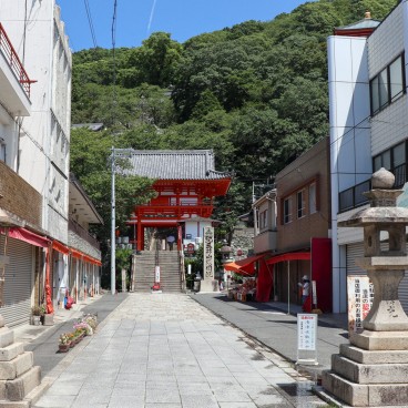 Entrance of the Kimii-dera in Wakayama