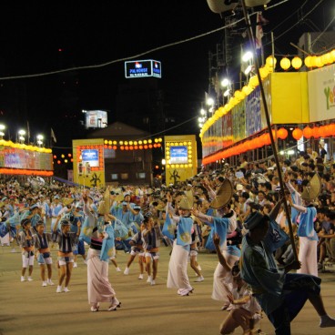Awa-odori Festival in Tokushima (Shikoku), Dancers and spectators