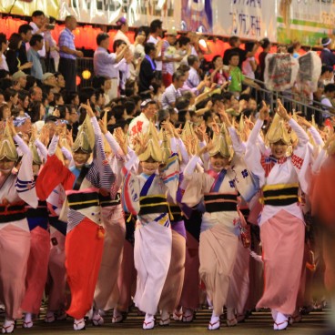 Awa-odori Festival in Tokushima (Shikoku), Dancers and spectators 4