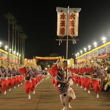 Awa-odori Festival in Tokushima (Shikoku), Dancers and spectators 2