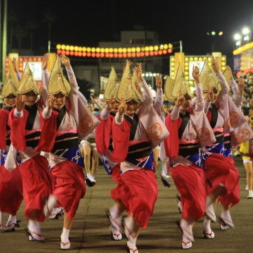 Awa-odori Festival in Tokushima (Shikoku), Group of female dancers