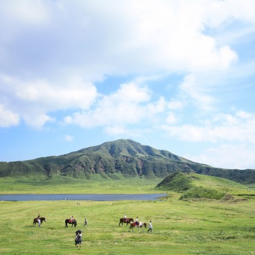 Mount Aso (Kyushu), Horse riding on the volcano
