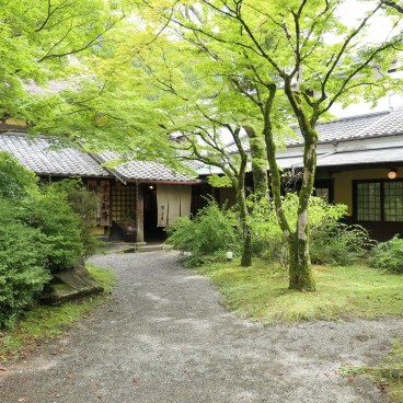 Yufuin (Kyushu), Ryokan traditional inn near Lake Kinrin-ko