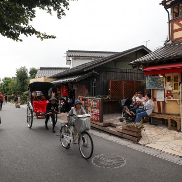 Yufuin (Kyushu), Yunotsubo Shopping Street