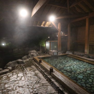 Yufuin (Kyushu), Onsen in Baien ryokan