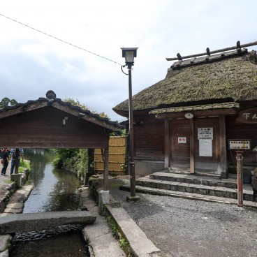 Yufuin (Kyushu), Shitanyu public bath near Lake Kinrin-ko