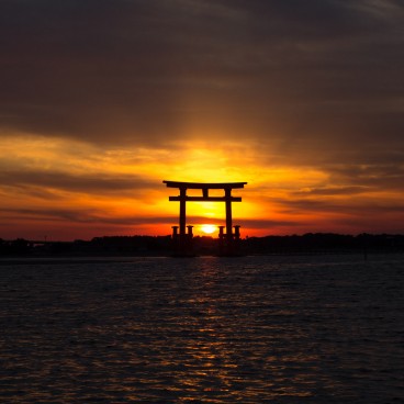 Bentenjima, Floating torii and setting sun