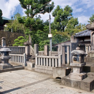 Sengaku-ji, Graveyard