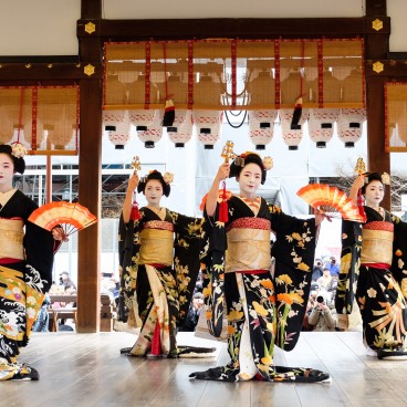 Setsubun, Yasaka-jinja, Geiko performance 3
