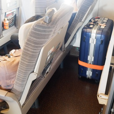 Luggage space behind the last row of seats in Hayabusa Tohoku Shinkansen 