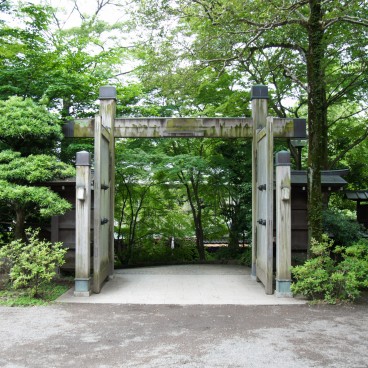 Chofu, Jindai-ji, a gate