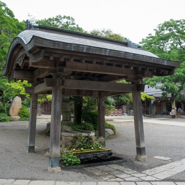 Chofu, Jindai-ji, basin for ablutions