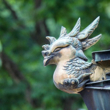 Chofu, Jindai-ji, Detail of a bird-shaped roof ornament