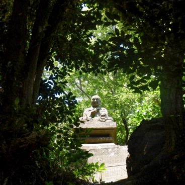 Tenen Hiking Trail, Buddha statue