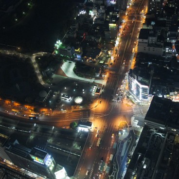 Osaka, Abeno Harukas, View on a crossroads