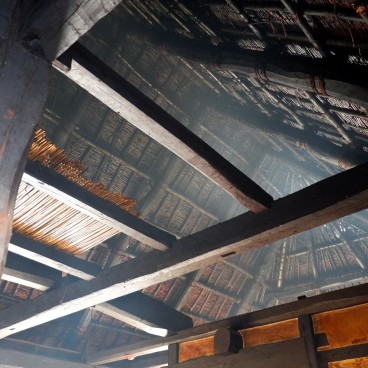 Tono Furusato, soot-blackened wooden beams 