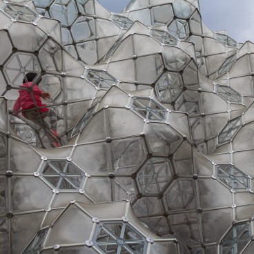 Hakone Open Air Museum, Sculpture by Peter Pearce (Curved Space-Diamond Structure)