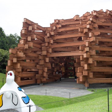 Hakone Open Air Museum, Sculpture by Toshiko Horiuchi MacAdam (Knitted Wonder Space 2)
