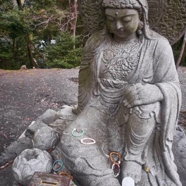 Mii-dera, Buddhist statues and offerings