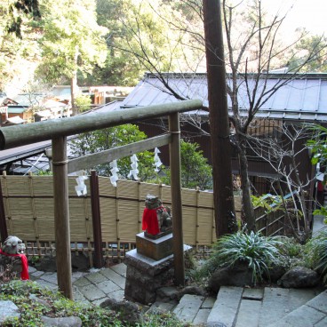 Zeniarai Benten, Temple grounds 3