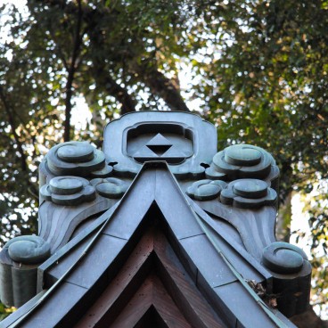 Zeniarai Benten, Detail of a pavilion's roof