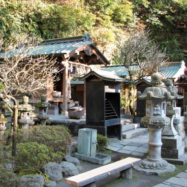 Zeniarai Benten in Kamakura