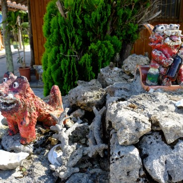 Taketomi-jima (Okinawa), Shisa lions