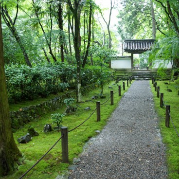 Jizo-in Temple in Kyoto, Path to the Zen garden