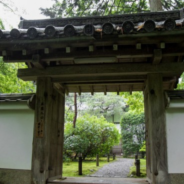 Jizo-in Temple in Kyoto, Entrance to the Zen garden