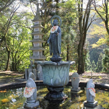 Hiei-zan Enryaku-ji, Fountain with Jizo statues