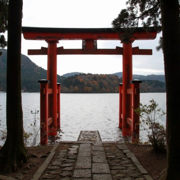 Hakone-jinja, Floating torii on Lake Ashi 2