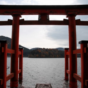 Hakone-jinja, Floating torii on Lake Ashi 3