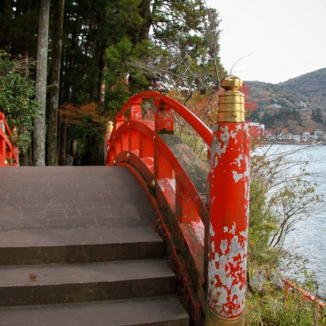 Hakone-jinja, Red bridge