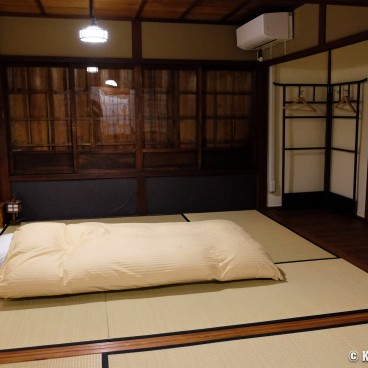 Machiya Cottage Karigane (Kyoto), Tatami mat bedroom and futon bed