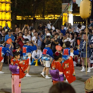 Yasukuni Shrine, Awa-odori dancers at Mitama Matsuri festival 4