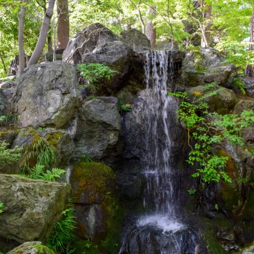 Villa Saito in Niigata, Waterfall in the Garden